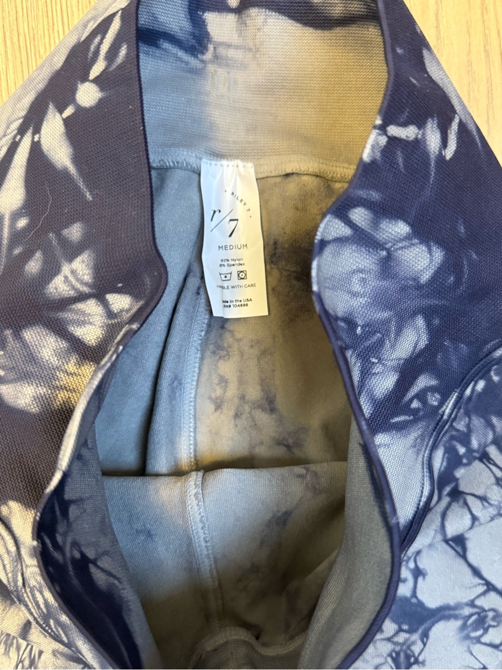 High-Rise Tie-Dye Leggings in Navy and Gray - Picture 6 of 6